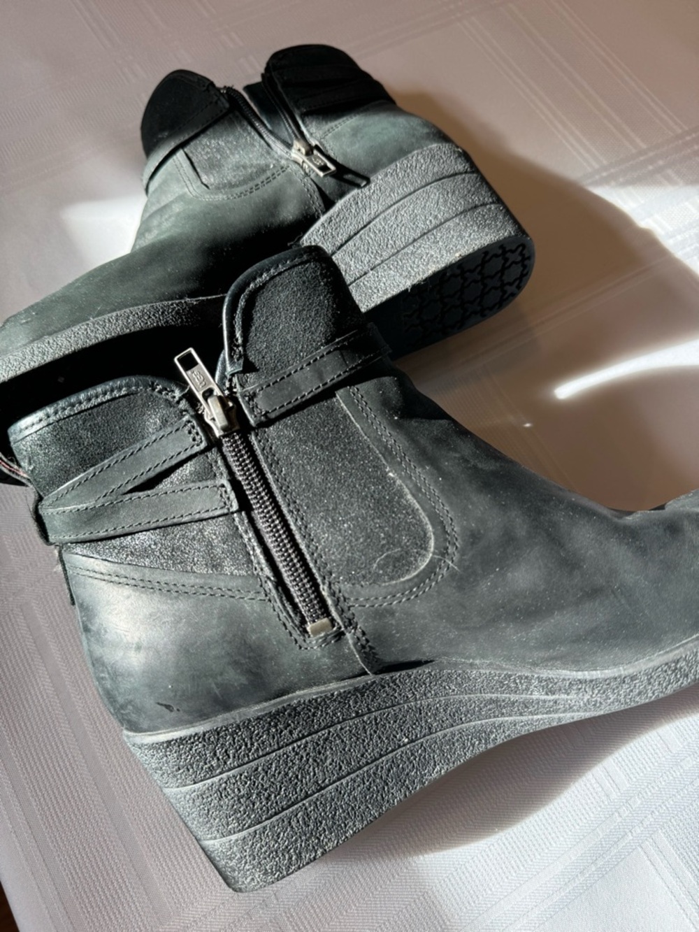 UGG Black Wedge Ankle Booties with Side Zip Sz 9